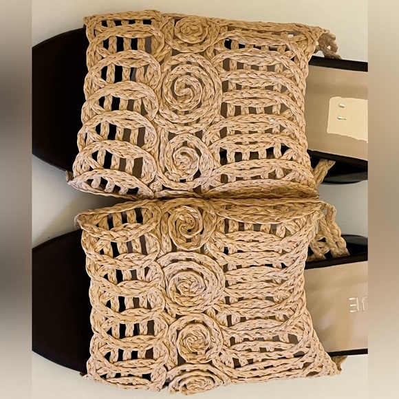 Classique Woven Heeled Sandals - Picture 5 of 15